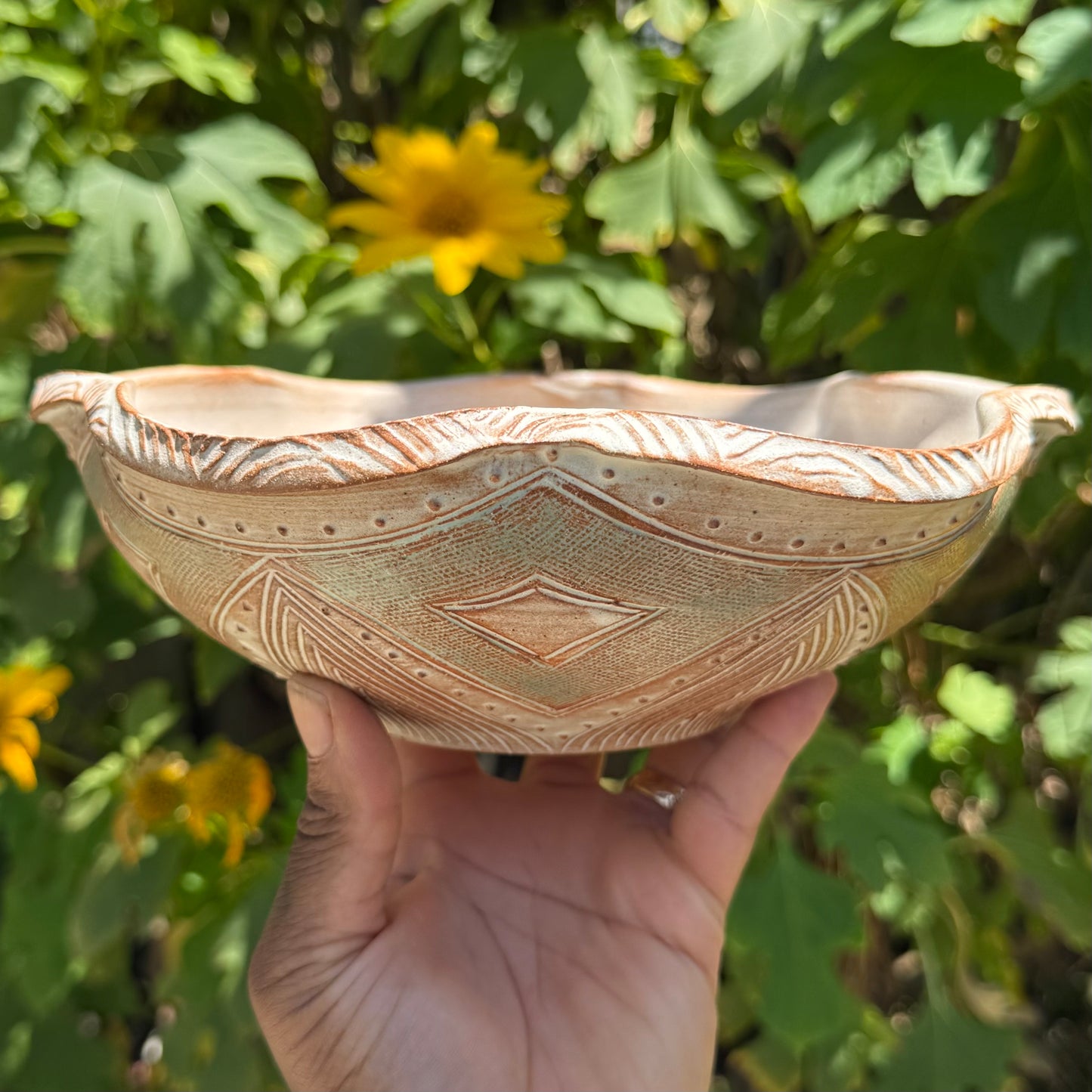 Medium Wavy Rim Bowl